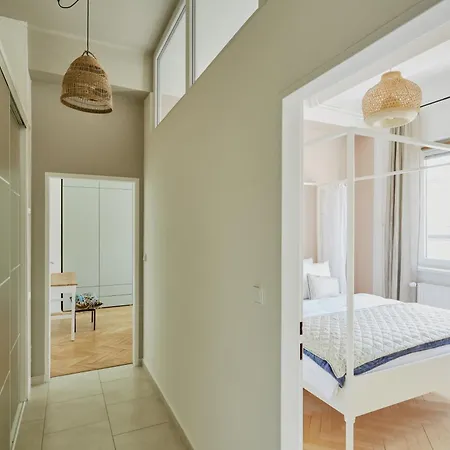 Luxury Riverside شقة *