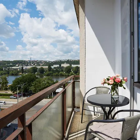 Luxury Riverside شقة *